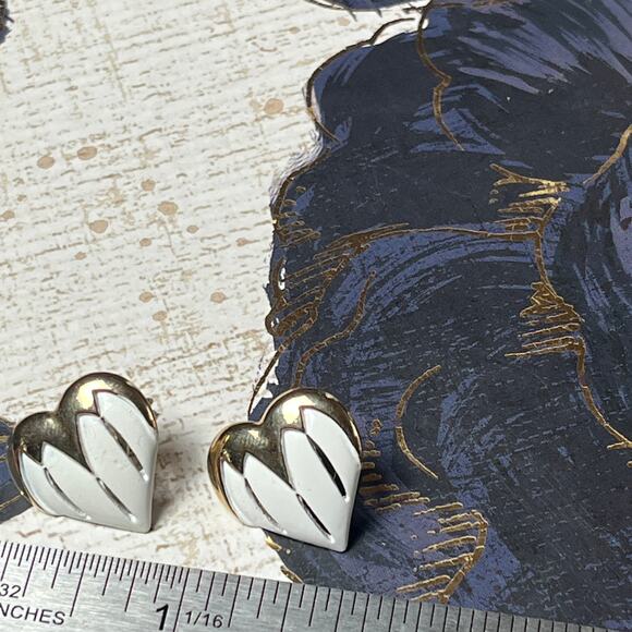 Vintage 90s Gold and White Heart Pierced Earrings - Picture 5 of 5
